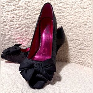 Barbie x Town Shoes Black Sequinned peep-toe Pumps with Bow Detail - Size 7 US
